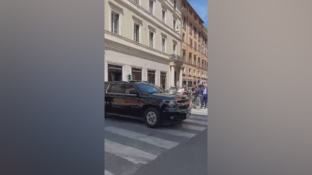 Jd Vance’s entourage steals the spotlight during Rome visit