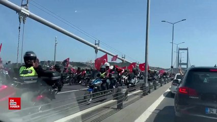 15 Temmuz Şehitler Köprüsü'nde Atatürk heykeliyle motosiklet korteji