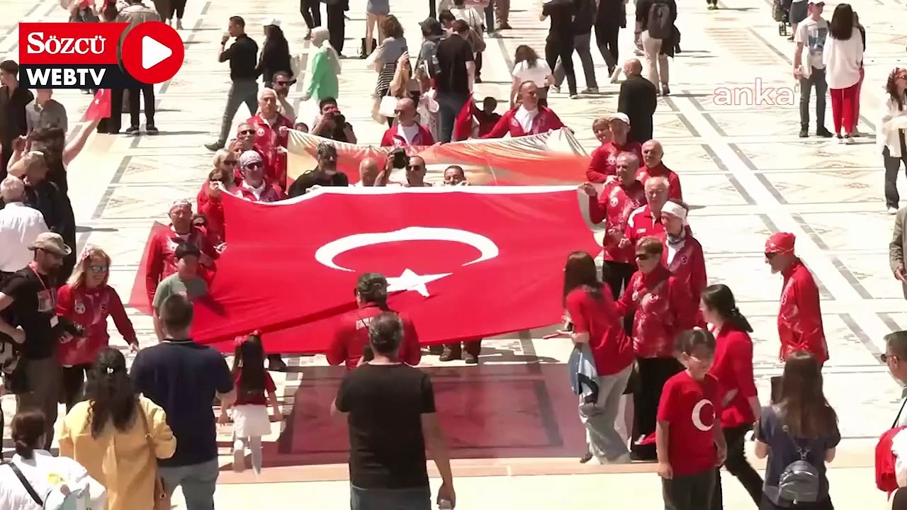 19 Mayıs’ta dört bir yandan vatandaş “Ata’mıza” minnettarız diyerek Anıtkabir’e akın etti