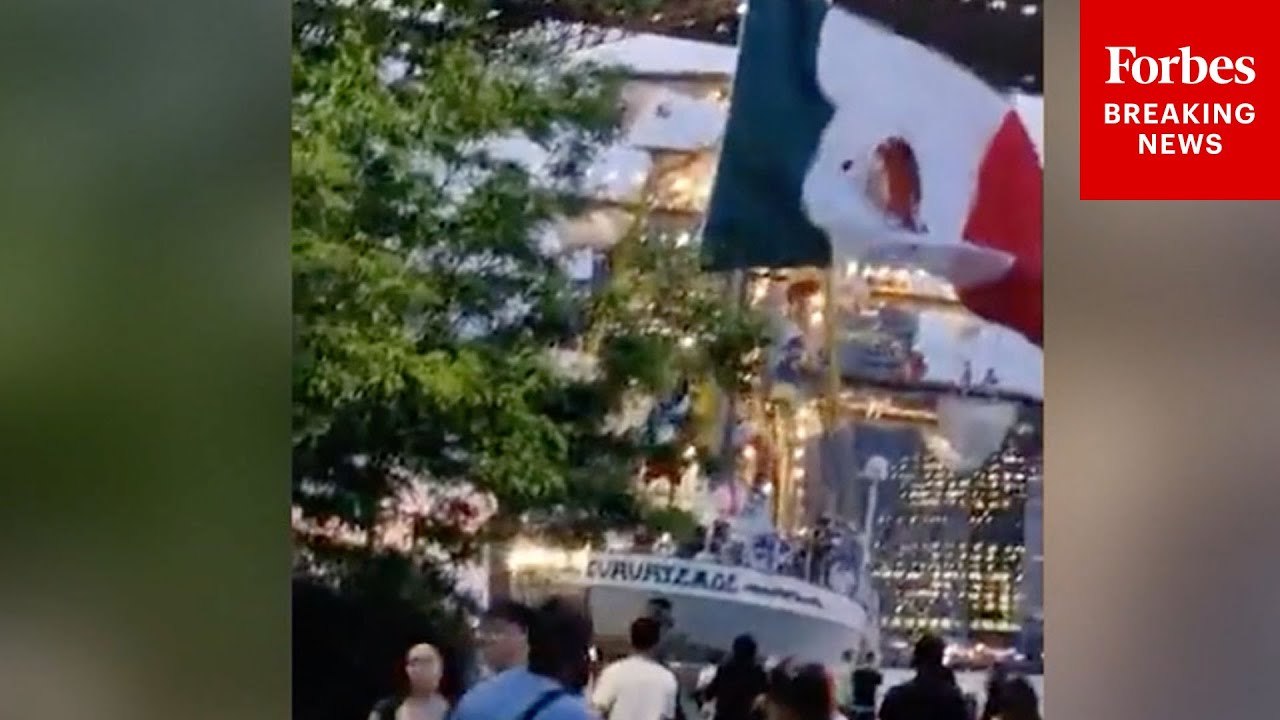 On-The-Ground Video Captures Moment Mexican Navy Ship Crashes Into The Brooklyn Bridge
