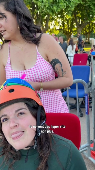 Une course de chaises de bureau