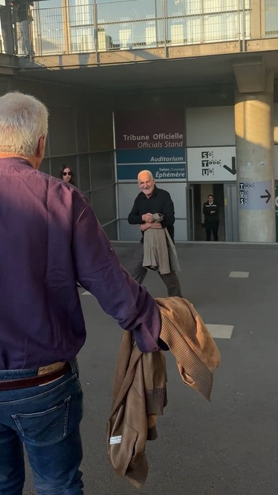 « La Folie des grandeurs ? Jamais ». Lui c’est 3ami Daoud. Depuis une semaine, sa cote de popularité explose en France, où il enchaine les interviews avec Konbini ou Beur FM. Chez Liik, nous avions interviewé ce tonton il y a plusieurs mois.