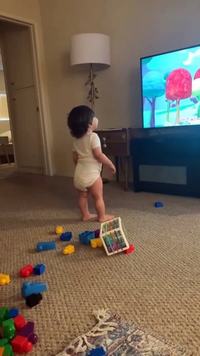 Baby's care lesson ❤️😘 cute baby girl new viral funny video 😂📸 #shorts #shortvideo #viralvideo #viralshort #funny #funnyvideo #comedy #kid #care