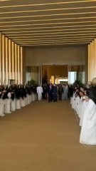 Trump accueilli par une danse des cheveux aux Emirats arabes unis