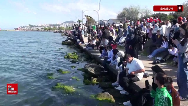 Türk Yıldızları gökyüzüne ‘Ay-Yıldız’ çizdi