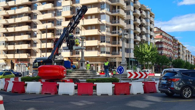 Comienza el desmontaje del histórico Calvario de las Tres Cruces de Zamora