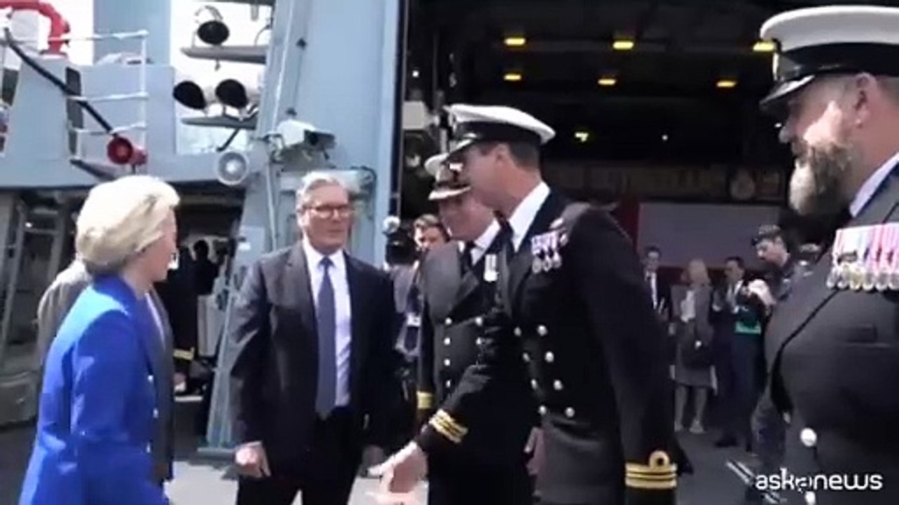 Ue-Gb, Starmer, Von der Leyen e Costa sulla fregata HMS Sutherland