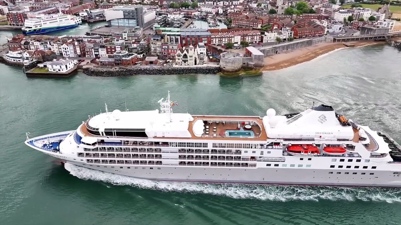 Luxury cruise ship Silverseas Silver Wind visits Portsmouth for the first time - Brian Bracher (Compass Photography Services)