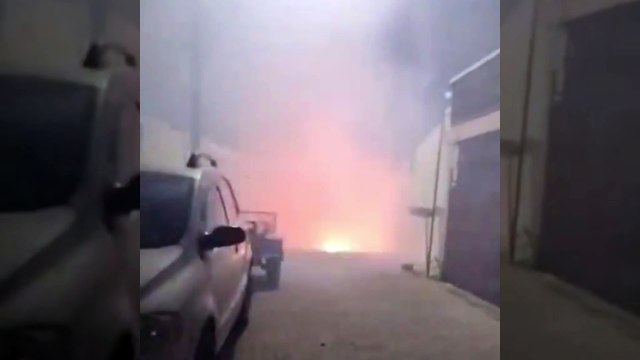 Veja o vídeo! Explosões assustam moradores após queda de balão perto de casas em Curitiba