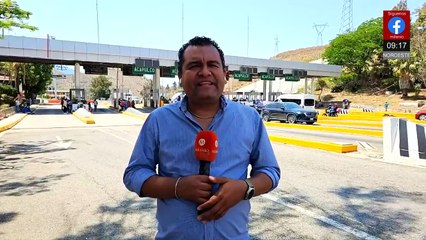 Maestros de la CNTE toman caseta y dan "paso libre" en la autopista del Sol