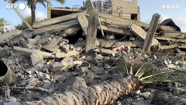 Gaza, si scava fra le macerie a Deir el-Balah