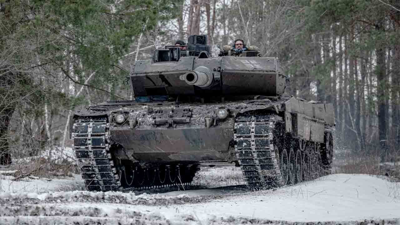 Russisches Video zeigt Zerstörung eines Leopard 2 und entfacht Debatte über Wirksamkeit westlicher Panzer