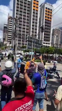 Trabalhadores da Construção Civil realizam manifestação em vias de Fortaleza