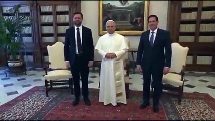 El papa León XIV recibió la camiseta de Chicago Bears