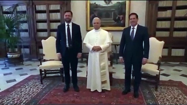 El papa León XIV recibió la camiseta de Chicago Bears