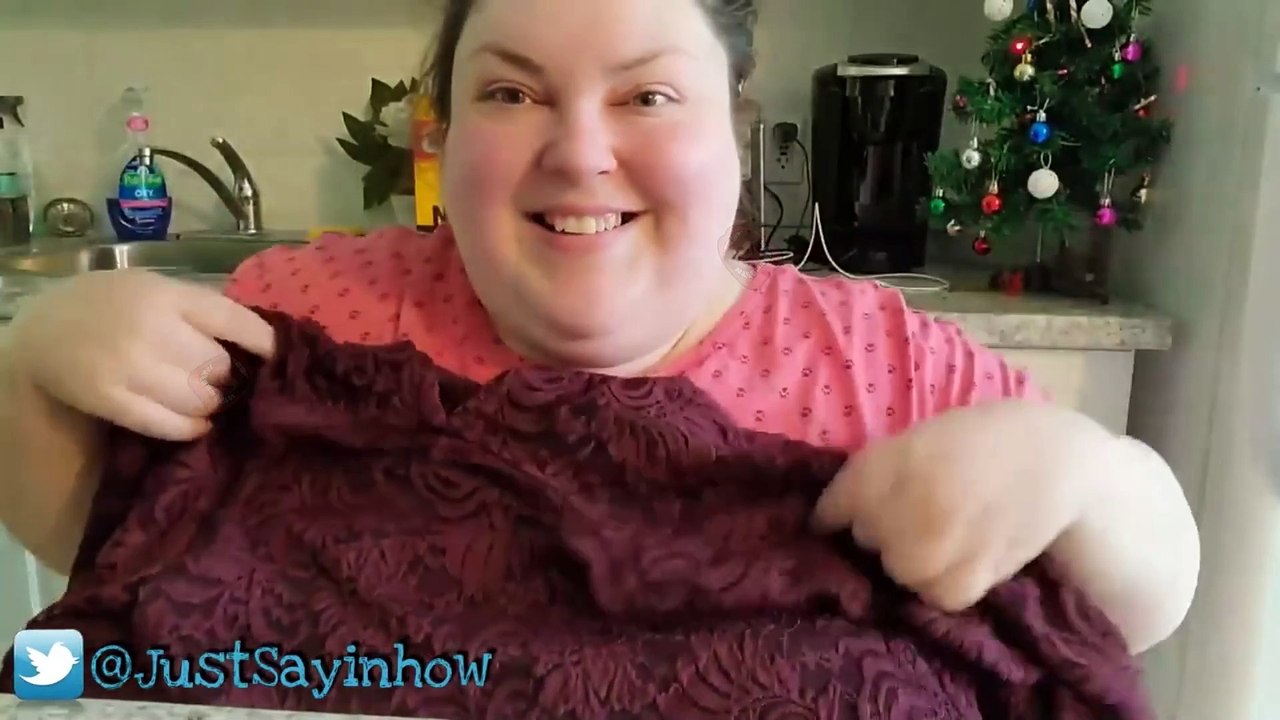 Foodie Beauty & Peetz First Christmas In The Villa She Laughs So Hard At Frats Her Nose Bleeds Retro