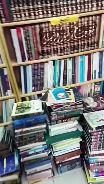 📚 كنز من المعرفة بأسعار زهيدة – جولة داخل مكتبة كتب مستعملة
