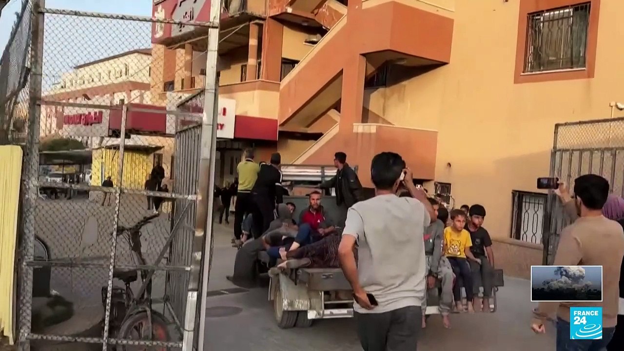 Gazatíes huyen de Khan Younis por orden de Israel mientras sigue la ofensiva