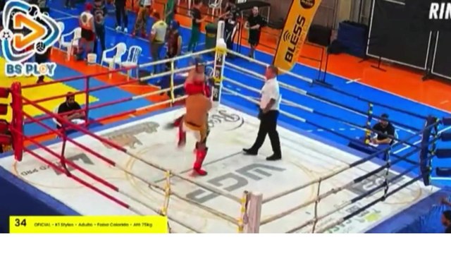 Veja momento que apucaranense vence luta no Paranaense de Kickboxing