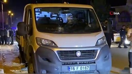 Çocukların kavgası meydan muharebesine döndü: Yüzlerce kişi sopalarla birbirine girdi