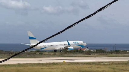 VIDEO Aereo rimbalza in pista: atterraggio da brividi