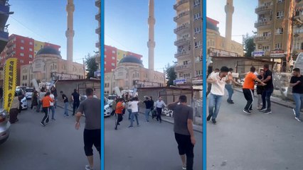 Mardin'de taşlı ve sopalı kavga kamerada: 6 yaralı