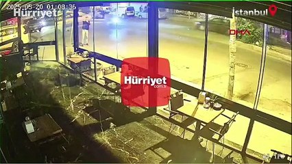 Esenyurt'ta iş yeri husumetli olduğu kuzeni tarafından kurşunlandı; o anlar kamerada
