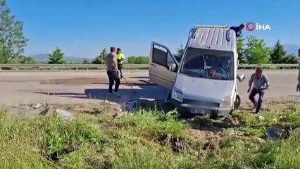 Tütün işçilerini taşıyan otomobil, hafif ticari araçla kafa kafaya çarpıştı; 6 yaralı