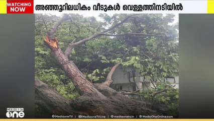 ബംഗളൂരുവിൽ  കനത്ത മഴയിൽ മൂന്ന് മരണം. 500 ൽ  അധികം വീടുകൾ വെള്ളത്തിനടിയിലായി