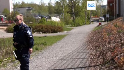 استعان بشات جي بي تي لتنفيذ خطته.. فتى يطعن 3 طالبات في مدرسة في فنلندا