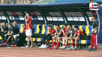 فرحة جنونيه علي دكة الاهلي بعد هدف وسام ابو علي القاتل في البنك