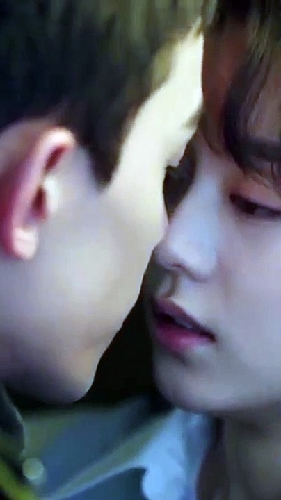 He takes her into house for a passionate kiss💋 #Amidstasnowstormoflove #cdramas #kdrama #love