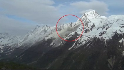 Un?enorme frana si stacca dalla cima: evacuato paesino di montagna