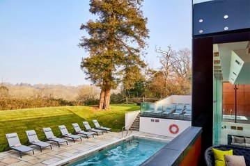 We review Ockenden Manor spa in Sussex