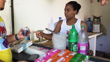 VENDIA VASOS DE REFRESCO Y LO DEJABA VACiOS