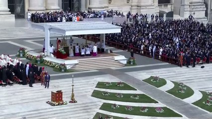 León XIV emprende su pontificado con un llamamiento a la paz en el mundo y a la unidad