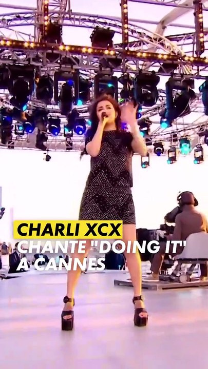 Retour en 2015, Charli XCX enflammait le plateau du Grand Journal à Cannes