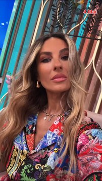 Flavia Mihasan - 01-04.05.2025 \Bucătărie: cadouri Artesana.Tenis,Dinamo.\ Cuib de Joacă\ În parc,pe lac, cu Viviana și cu plozii.\Super Neatza de Weekend.În cabina de machiaj:TikTok.La spălătorie, spălând X3-ul (pt, Bulgaria).