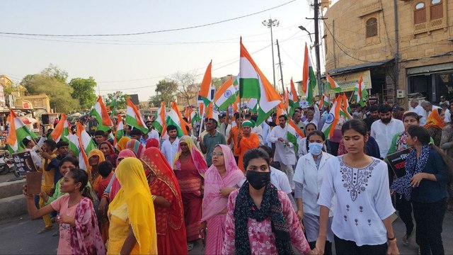 Watch Video: जैसलमेर में वीर सैनिकों की याद में निकाली तिरंगा यात्रा
