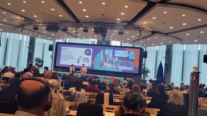 Έλληνας φοιτητής τοποθετείτε για τον Ευρωπαϊκό προϋπολογισμό