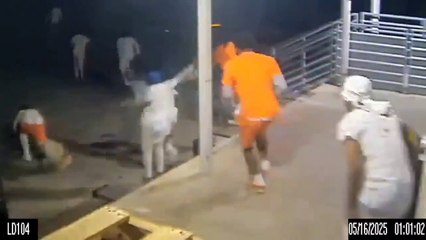 Fuga de película en Nueva Orleans: 10 reos escapan por hueco detrás de un retrete (Videos)