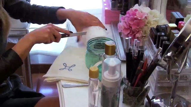 Mantén tu piel joven con este desmaquillante natural hecho en casa