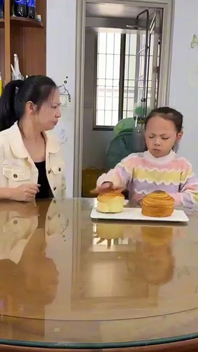 I_thought_there_was_plenty_of_food_inside,_but_when_I_opened_it,_it_made_me_very_angry(360p)