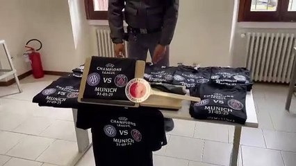 Appiano Gentile, magliette contraffatte davanti alla Pinetina