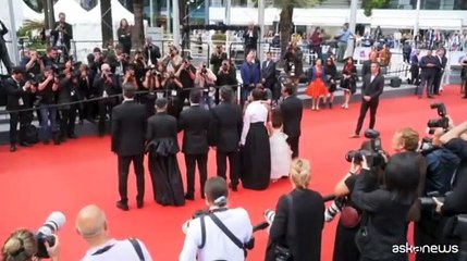 Cannes, Jafar Panahi torna sul red carpet di un festival dopo anni