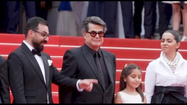Cannes, Jafar Panahi torna sul red carpet di un festival dopo anni