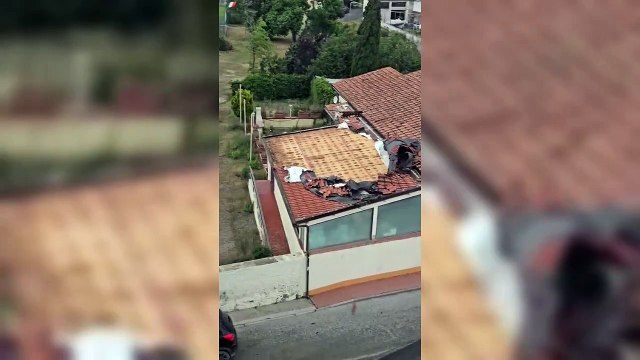 Maltempo, il vento scoperchia tetti all'Elba: detriti in strada e traffico in tilt