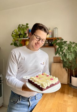 Brownies Red Velvet pour la Fête des Mères ✨ | Glaçage au Cream Cheese & Pépites de Chocolat Blanc