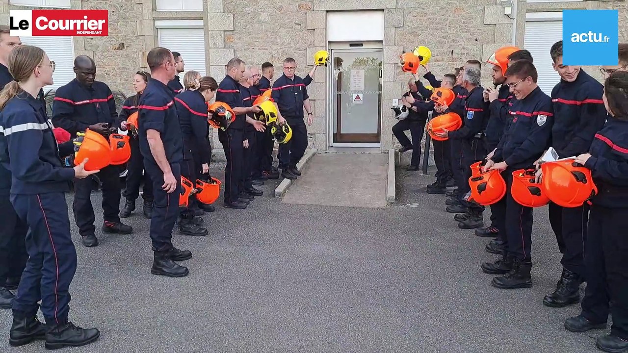 Haie d'honneur pour le pompier chevalier des Palmes académiques