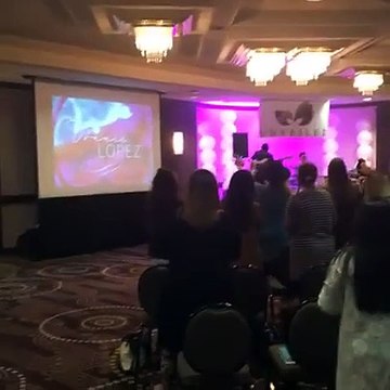 🎤🔥 Heaven Meets Earth: Vonnie Lopez Leads Powerful Worship to Close Tonight’s Session! 🙌✨ | Anointed Night of Praise
